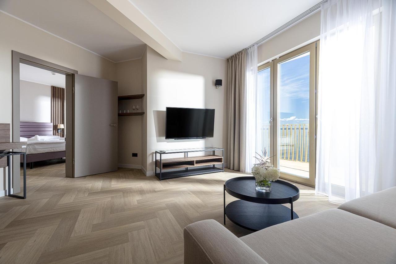 Hotel Meridian Chałupy エクステリア 写真