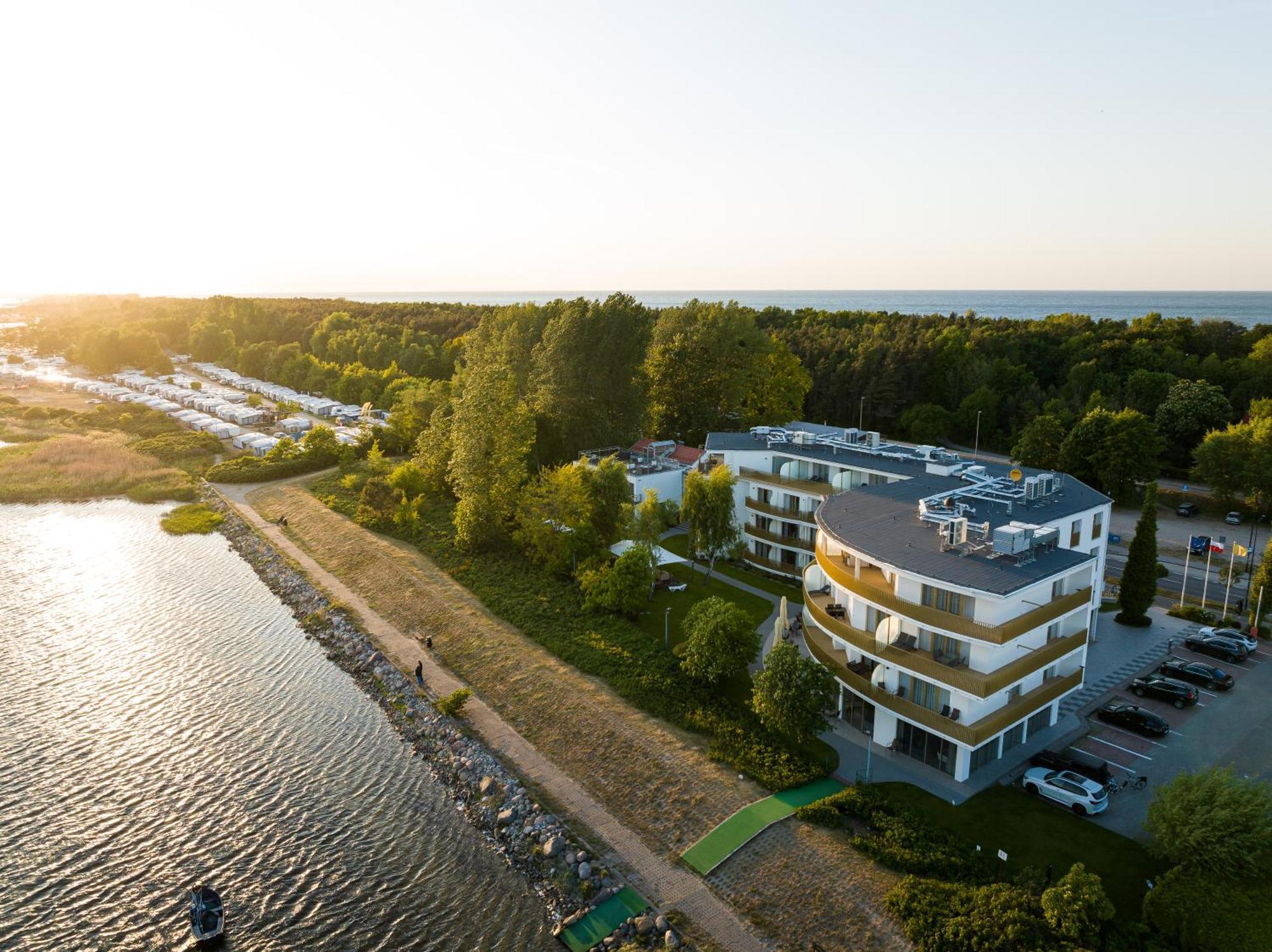 Hotel Meridian Chałupy エクステリア 写真